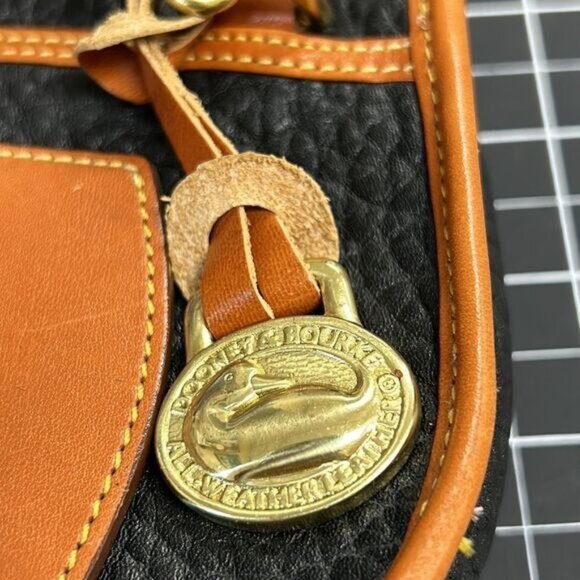 Dooney & Bourke Black Brown All Weather Leather Crossbody Bag With Long Strap - Picture 5 of 9